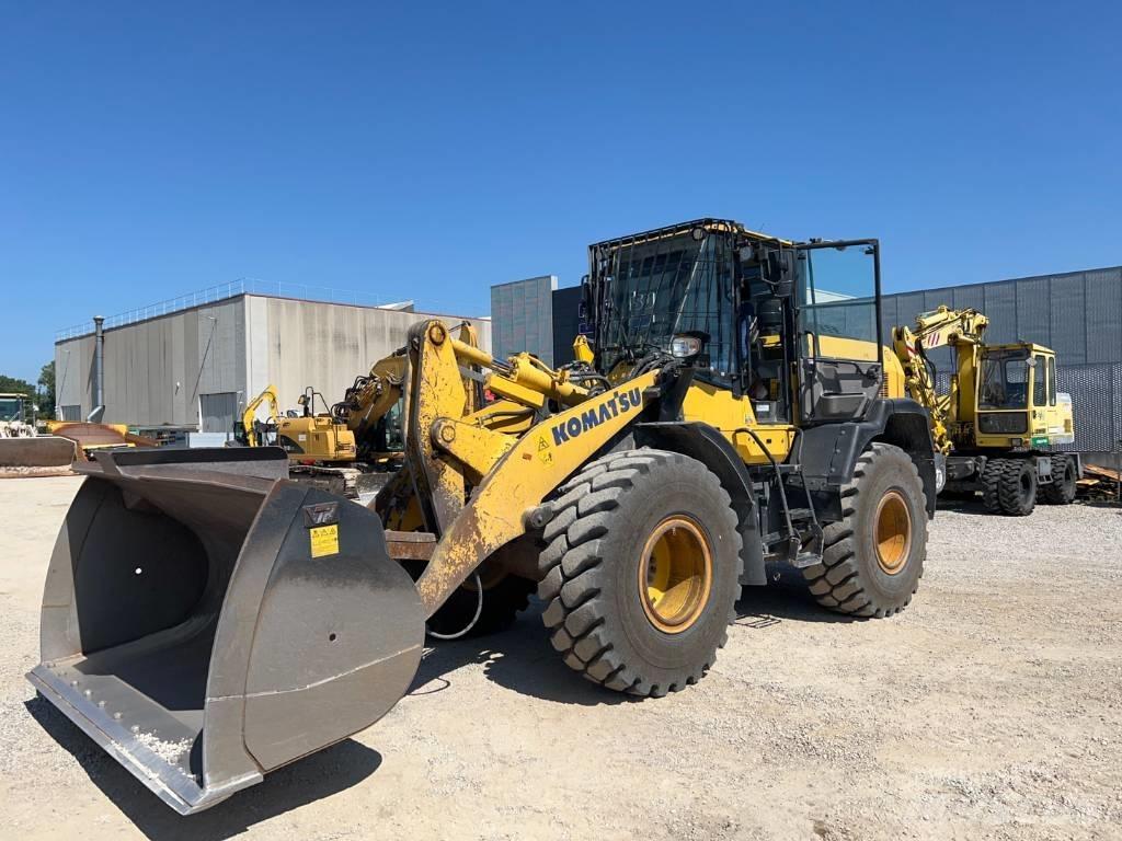 Komatsu WA 270-8 Pás carregadoras de rodas