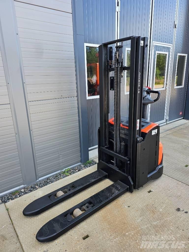 BT SWE 120 L Empilhador para operador externo
