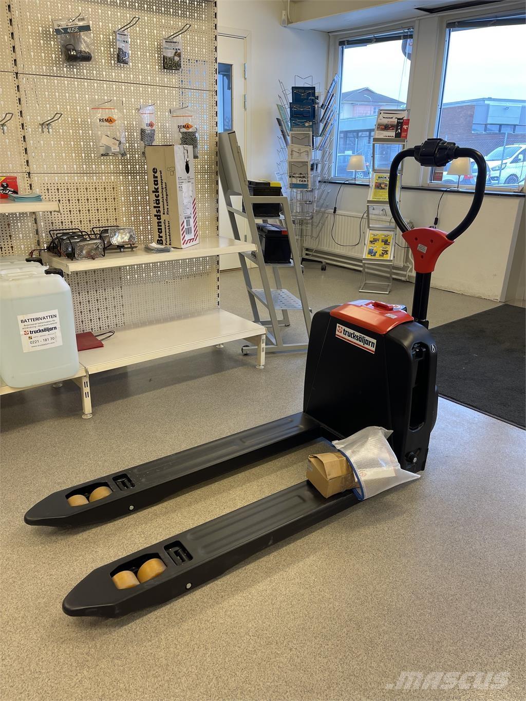 EP Equipment F4 Empilhador para operador externo