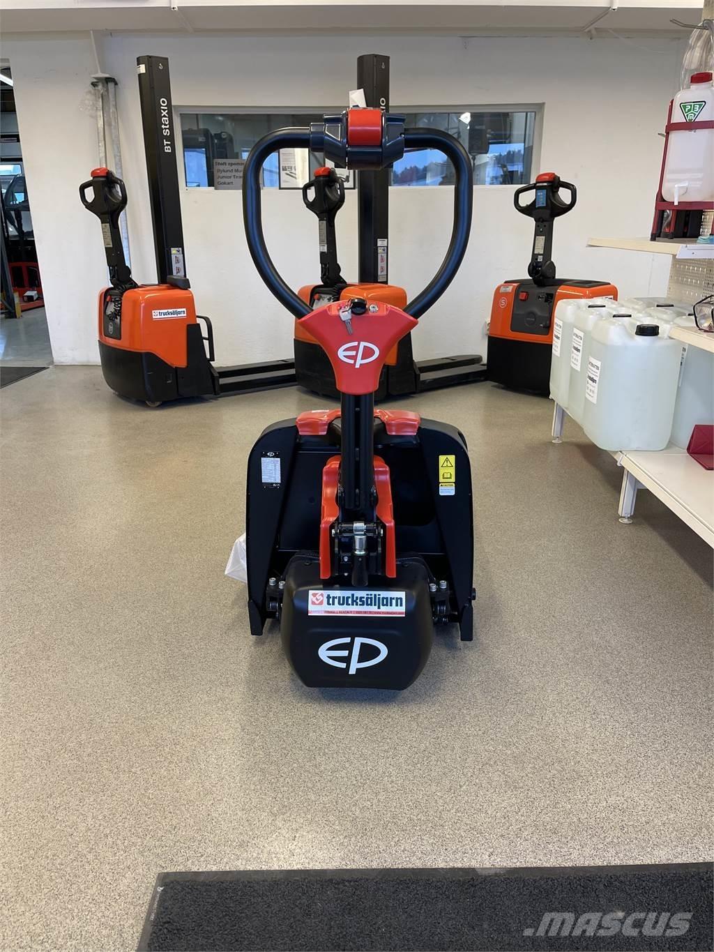 EP Equipment F4 Empilhador para operador externo