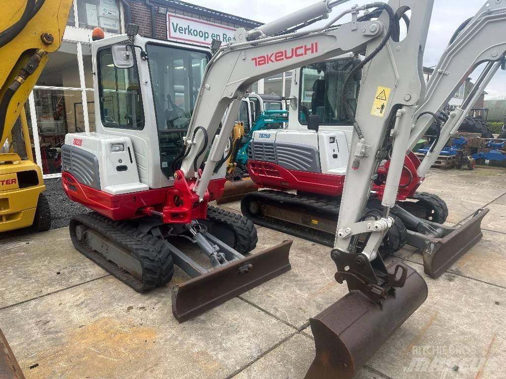 Takeuchi TB228 Mini Escavadoras <7t