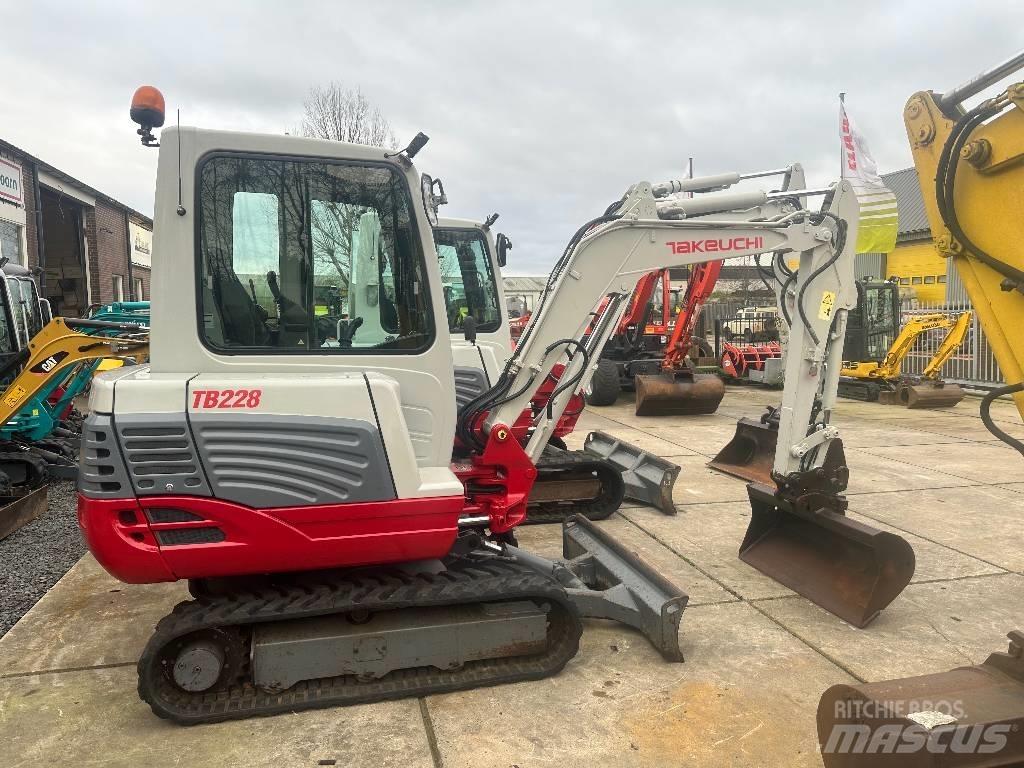 Takeuchi TB228 Mini Escavadoras <7t