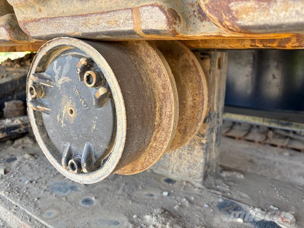 CAT 374 (On Transport) Escavadoras de rastos