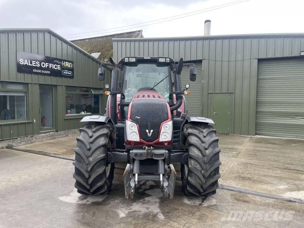 Valtra T 153 Tratores Agrícolas usados