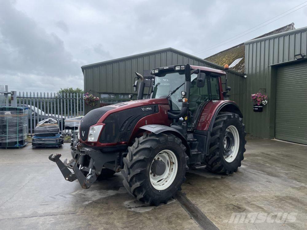 Valtra T 153 Tratores Agrícolas usados