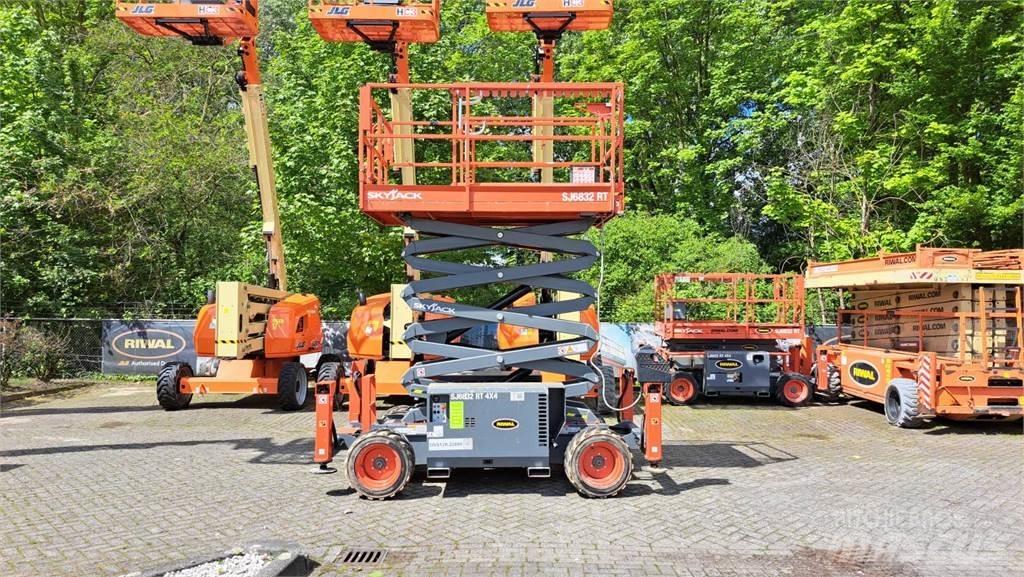 SkyJack 6832RT Elevadores de tesoura