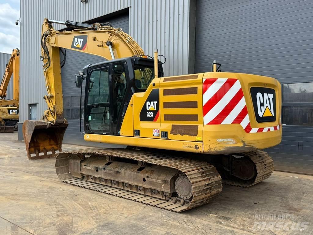 CAT 323 Escavadoras de rastos