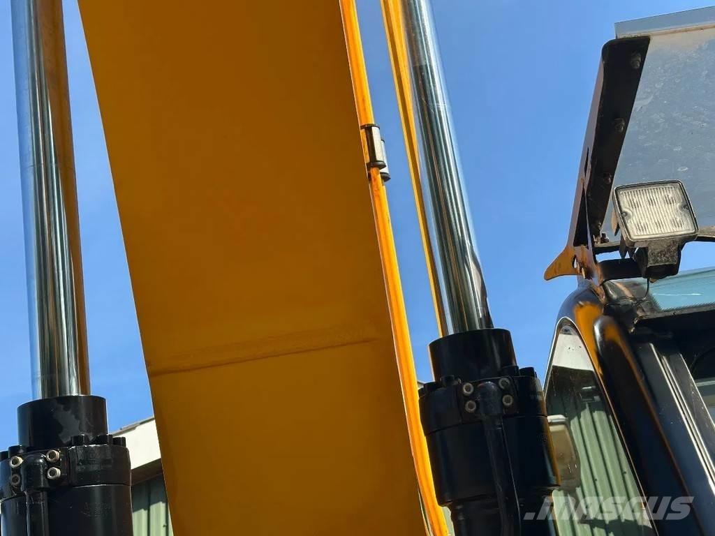 JCB JS220LC plus Escavadoras de rastos