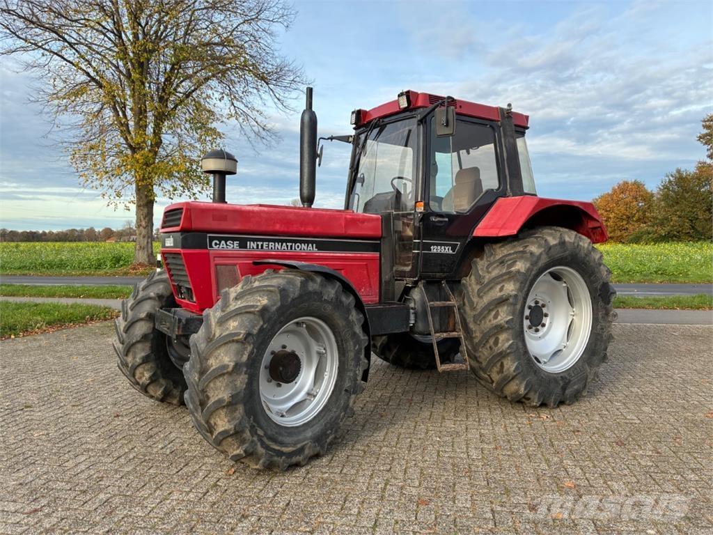 Case IH 1255 Tratores Agrícolas usados