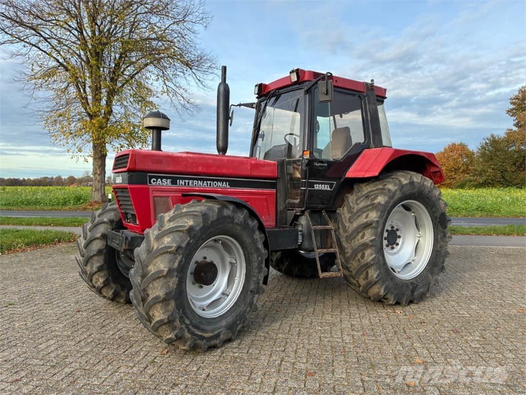 Case IH 1255 Tratores Agrícolas usados