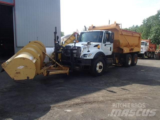 International 7400 Lâminas de neve e arados
