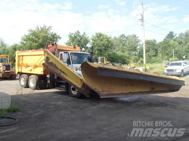International 7400 Lâminas de neve e arados