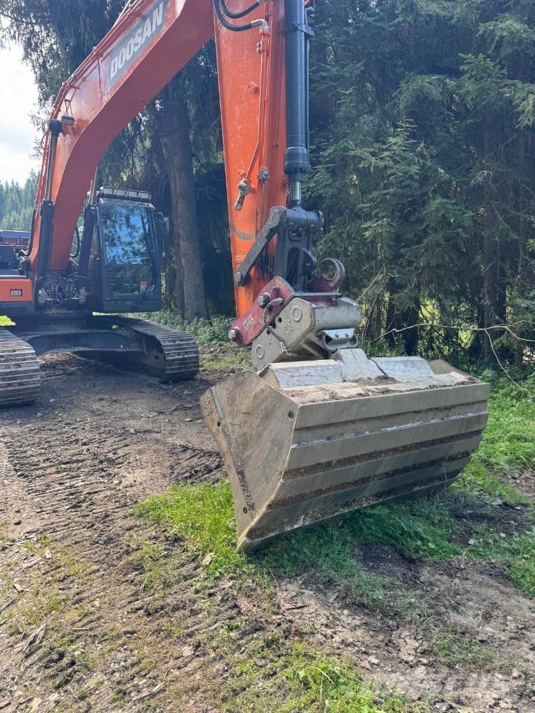Doosan DX 225 LC-7 Escavadoras de rastos
