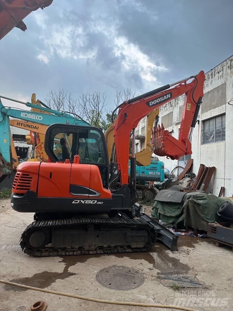 Doosan DX 60 Escavadoras Midi 7t - 12t