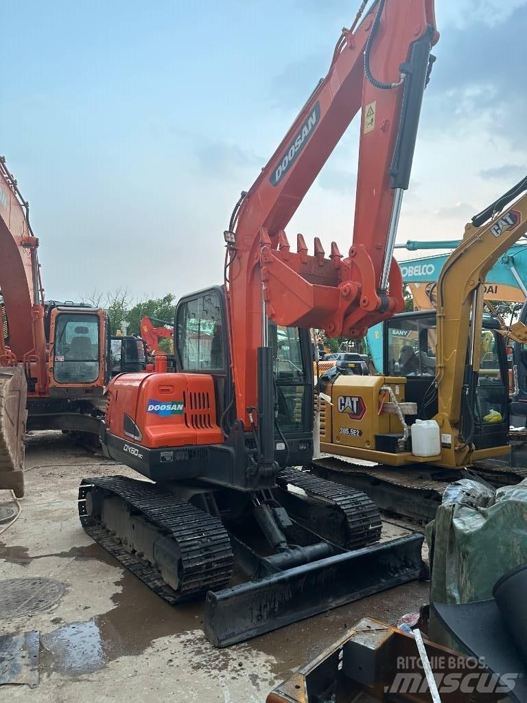 Doosan DX 60 Escavadoras Midi 7t - 12t