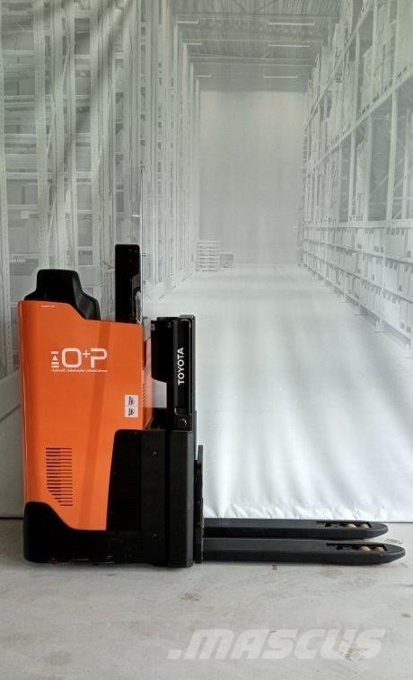 Toyota SSI200D Self propelled stackers