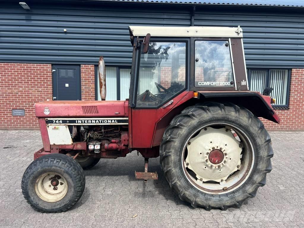 International 744 Tratores Agrícolas usados