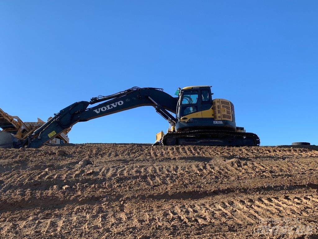 Komatsu 138 us -8 Escavadoras de rastos