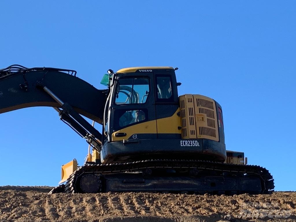 Komatsu 138 us -8 Escavadoras de rastos