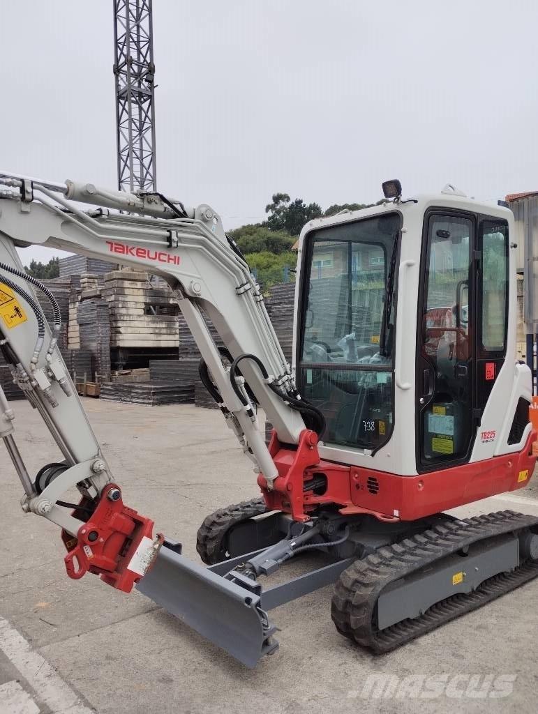 Takeuchi TB 225 Mini Escavadoras <7t