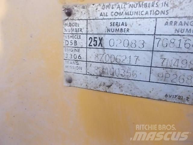 CAT D 5 B Dozers - Tratores rastos