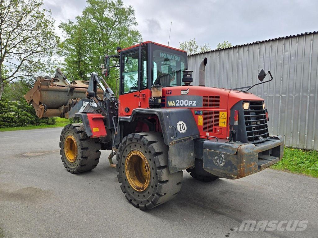 Komatsu WA200PZ-6 Pás carregadoras de rodas