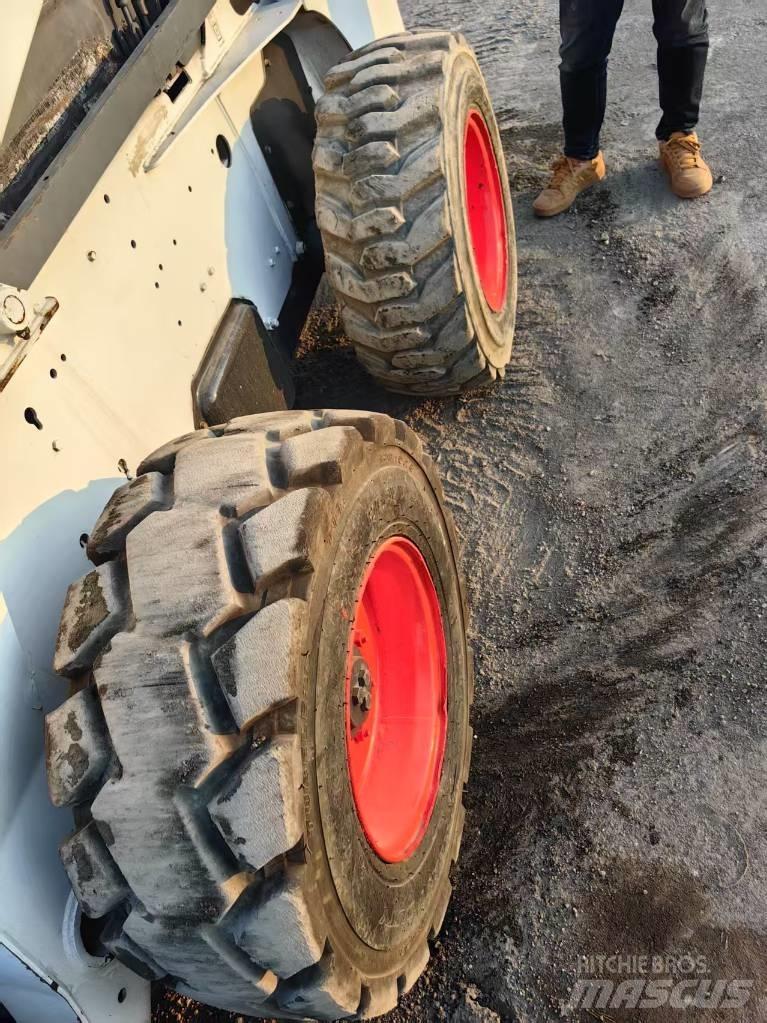 Bobcat S 300 Carregadoras de direcção deslizante