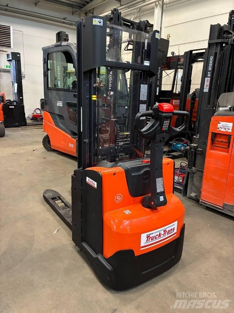 Toyota SWE120L Empilhador para operador externo