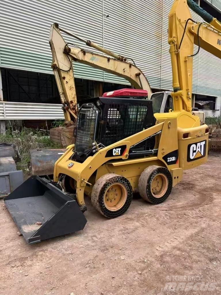 CAT 226 B 3 Carregadoras de direcção deslizante