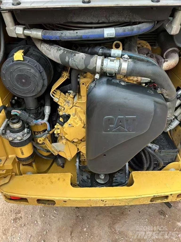CAT 226 B 3 Carregadoras de direcção deslizante