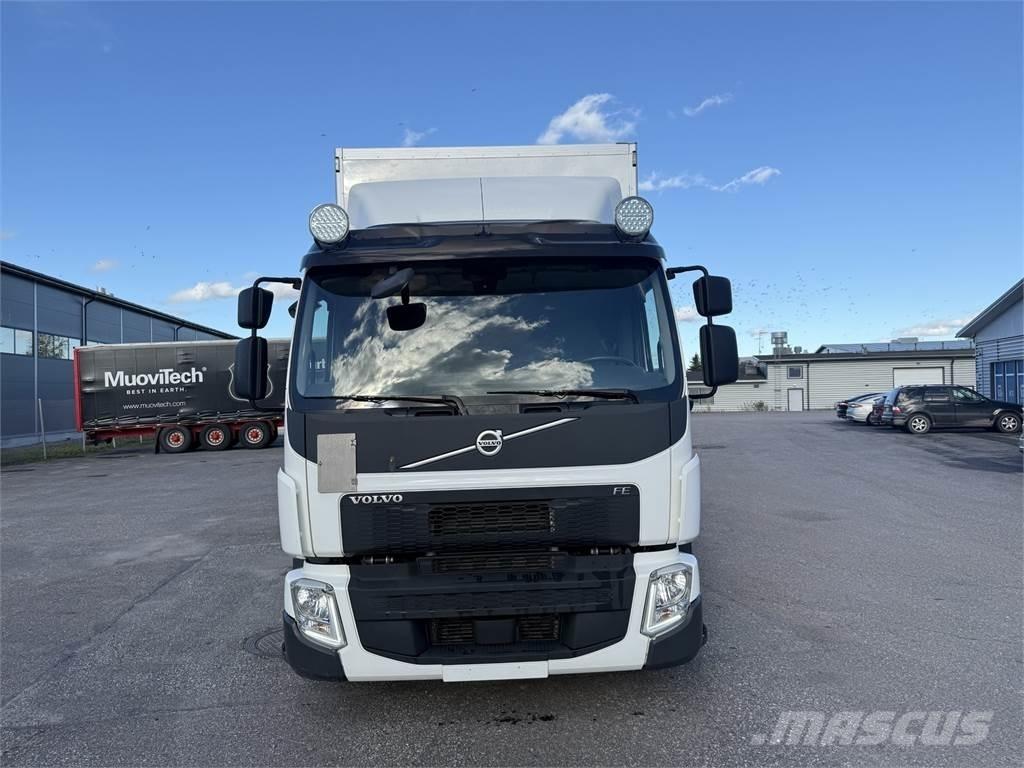 Volvo FE320 4X2 Camiões de caixa fechada