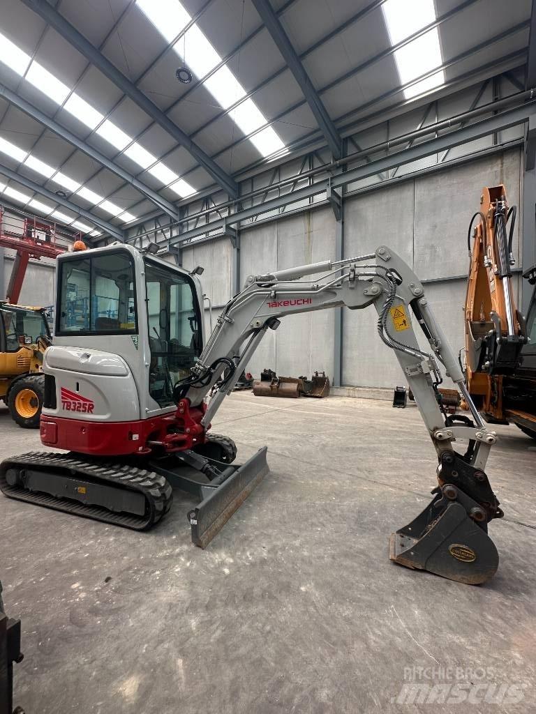 Takeuchi TB 325 R Mini Escavadoras <7t
