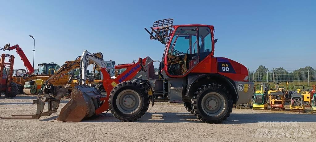 Komatsu WA 90 Pás carregadoras de rodas