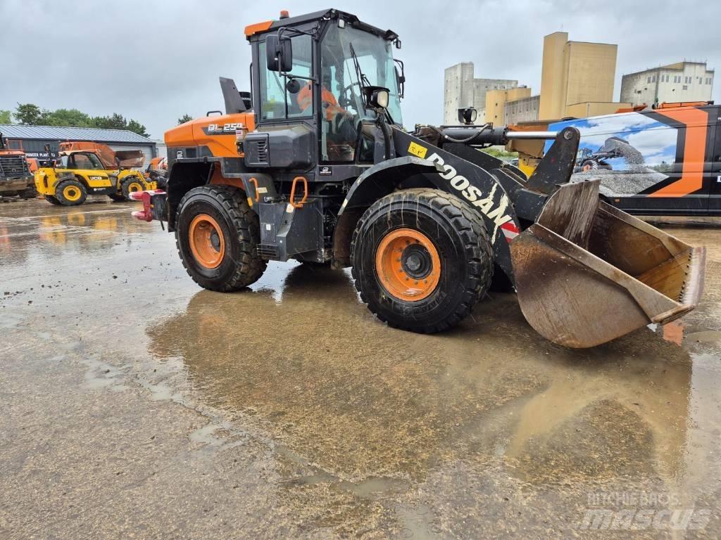 Doosan DL 250-7 Pás carregadoras de rodas