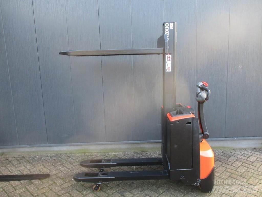 Toyota SWE 080L Empilhador para operador externo