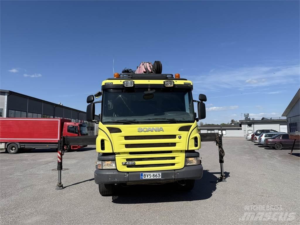 Scania P420 8X2 Camiões grua