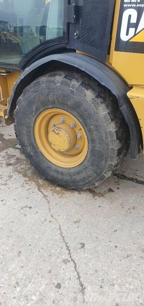 CAT 906M Pás carregadoras de rodas