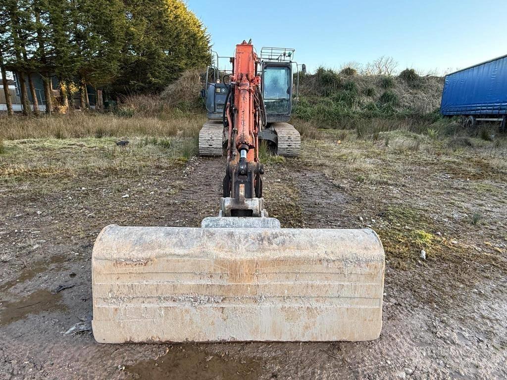 Hitachi ZX225USRLC-3 Escavadoras de rastos