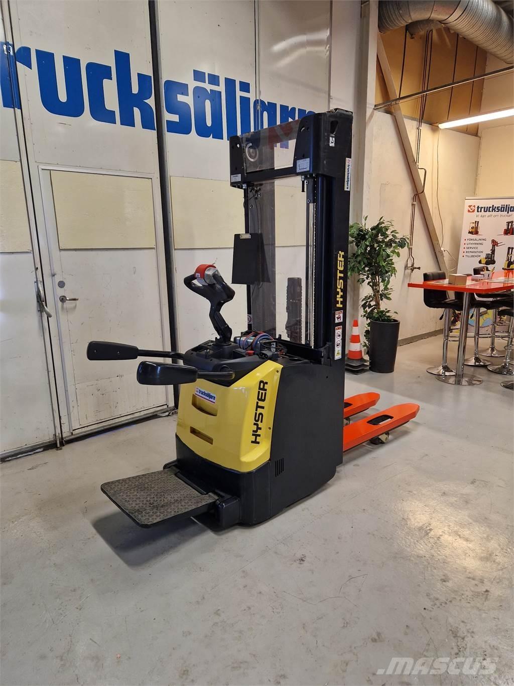 Hyster S1.4S IL Self propelled stackers
