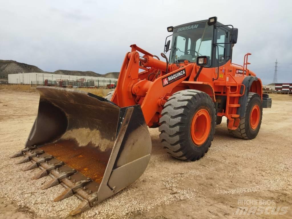 Doosan DL 300 Pás carregadoras de rodas