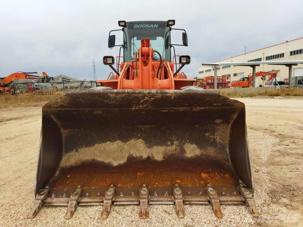 Doosan DL 300 Pás carregadoras de rodas