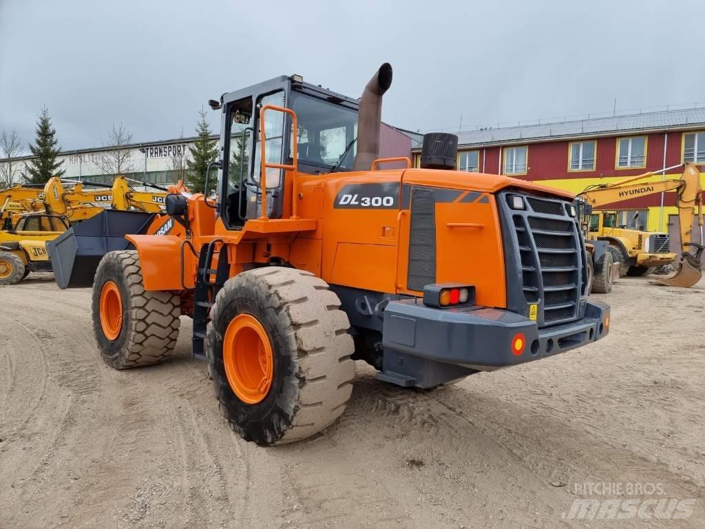 Doosan DL 300-3 Pás carregadoras de rodas