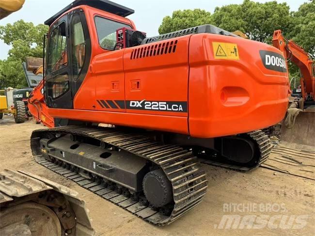 Doosan DX 225 LC Escavadoras de rastos