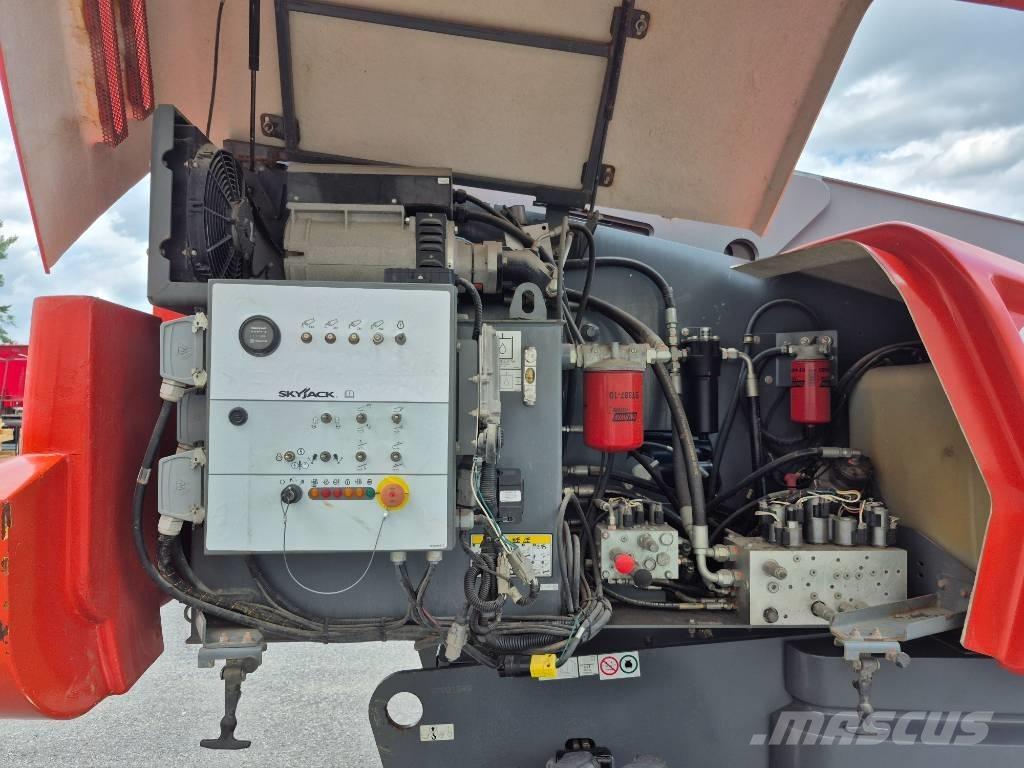 SkyJack SJ 66 T Elevadores braços articulados