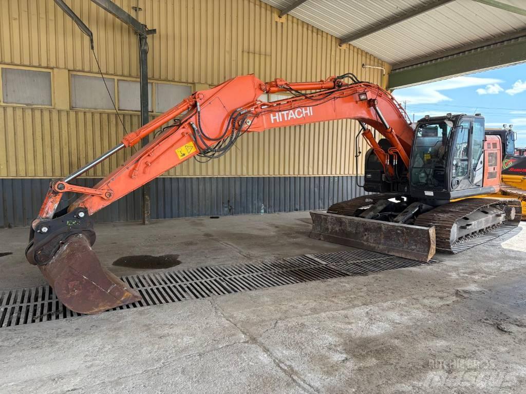 Hitachi ZX 225 Escavadoras de rastos