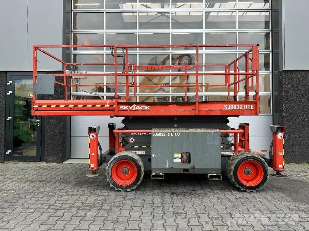 SkyJack SJ6832 RTE Elevadores de tesoura