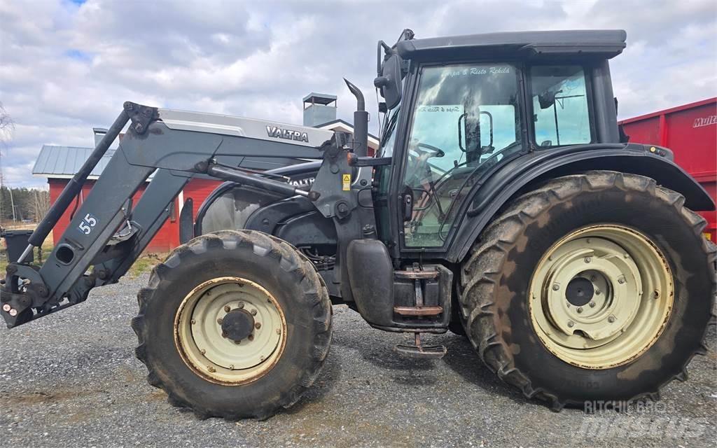 Valtra N141 HiTech Tratores Agrícolas usados