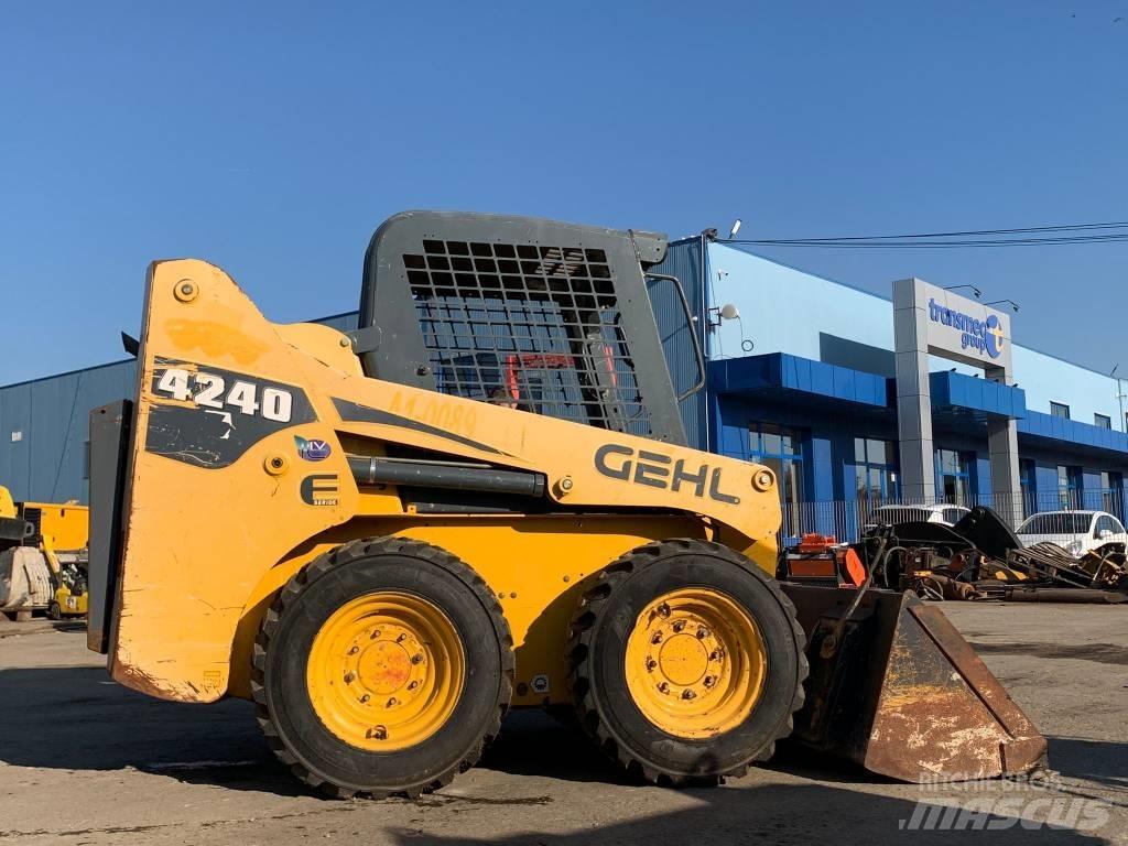 Gehl 4240 Carregadoras de direcção deslizante