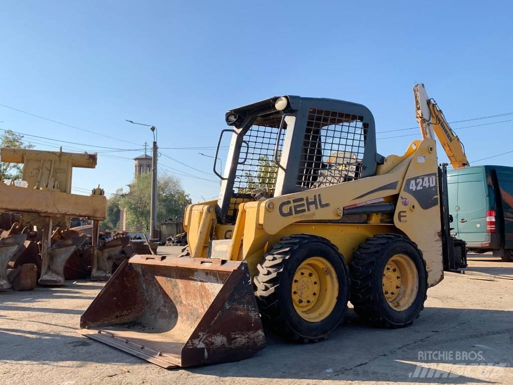 Gehl 4240 Carregadoras de direcção deslizante