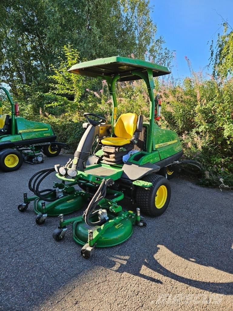 John Deere 7400 A Corta-Relvas Rough, trim and surrounds